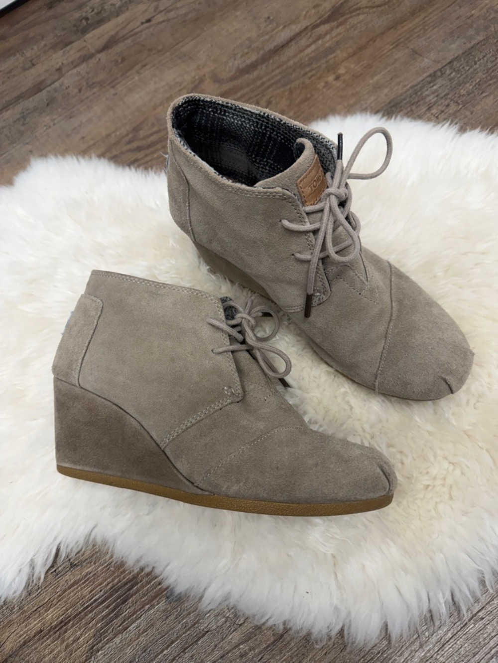 TOMS women’s lace wedge booties Light Taupe Suede size 8